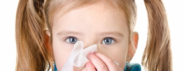 У ребенка сопли с кровью: как быть?